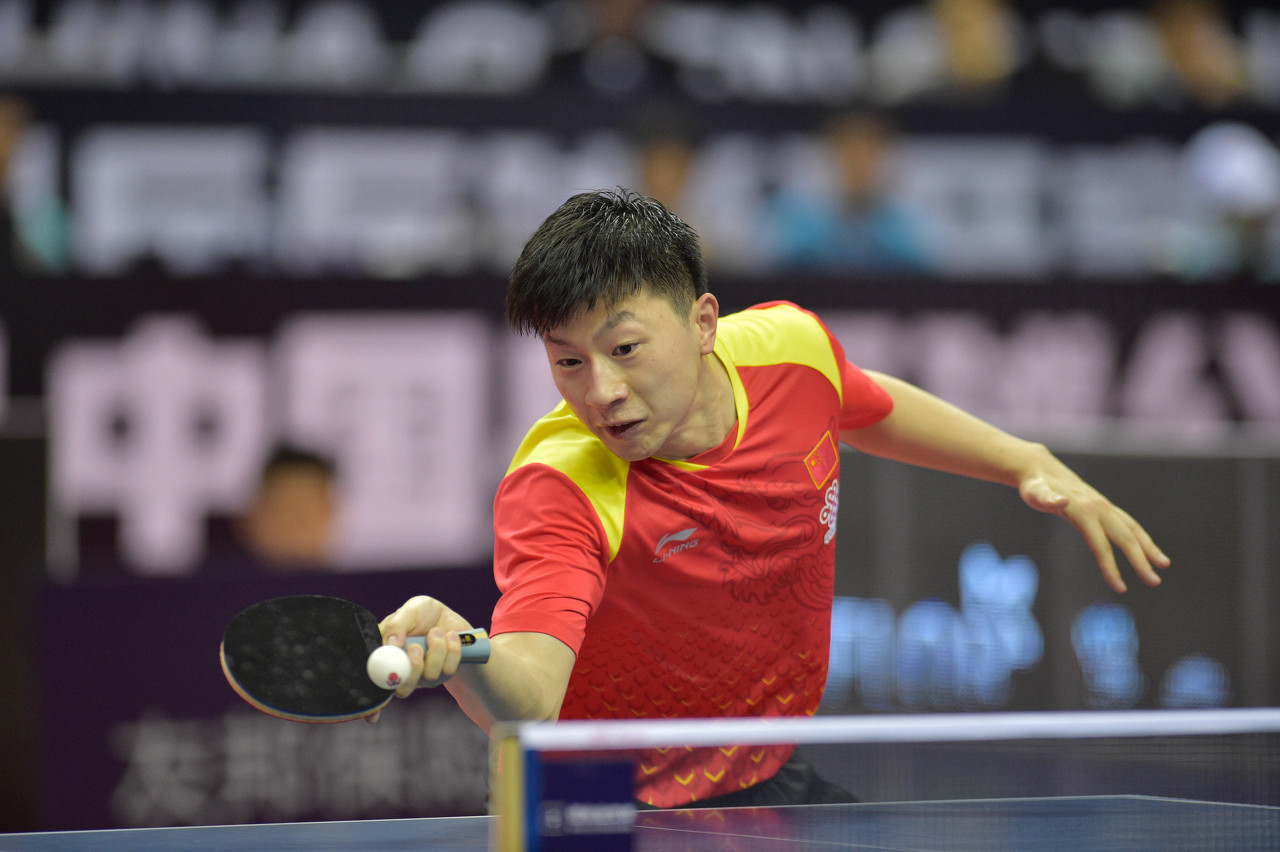 由两位年轻 由两位年轻