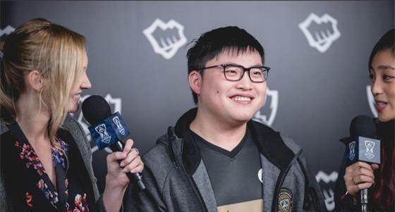 他已经在欧 他已经在欧